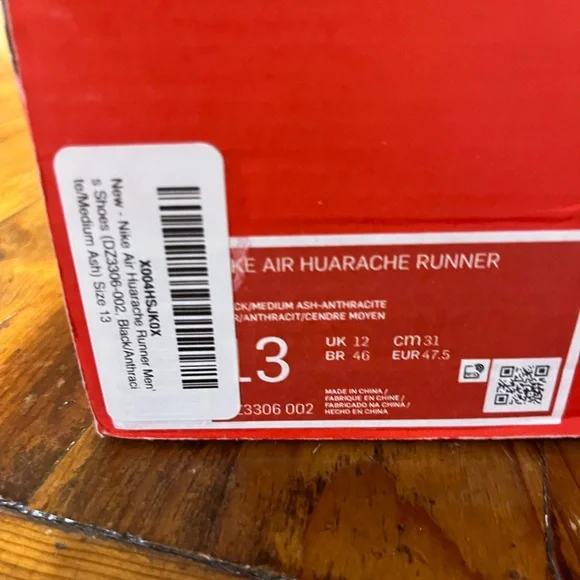 Nike Black Air Sneakers - Picture 4 of 4